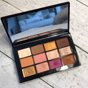 NARS afterglow eyeshadow pallet.